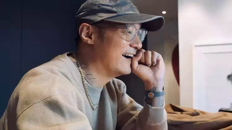 余文樂曬親子照!兩個寶寶太可愛,近千萬豪車引熱議,靠自創品牌獲利超3.36億