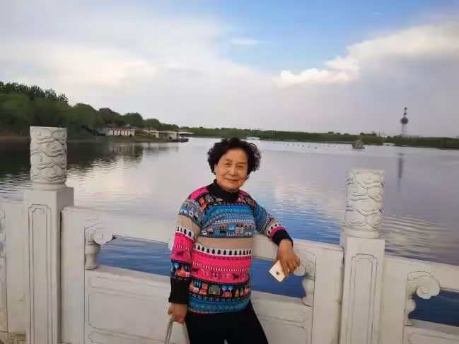 晚年不靠子女!68歲退休阿姨後悔自述:「存錢給自己養老」是我這輩子最蠢的決定