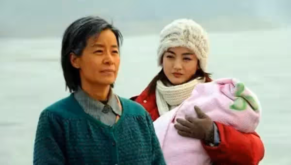 晚年不靠子女！68歲退休阿姨後悔自述：「存錢給自己養老」是我這輩子最蠢的決定