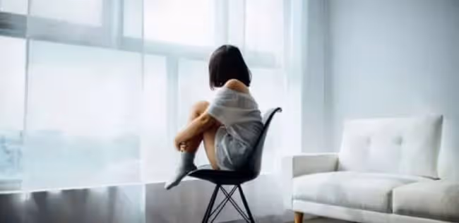 5周年紀念日，他纏著我乾柴烈火，他洗澡時我收到一個女人的微信