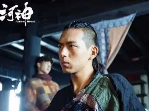 李現：拍一部戲就受一次傷，走紅後父親拿幾百張照片讓他簽名