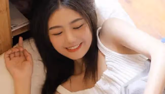 男友加班嚴重，偷看他聊天記錄，才發現我們之間存在著另一個女孩