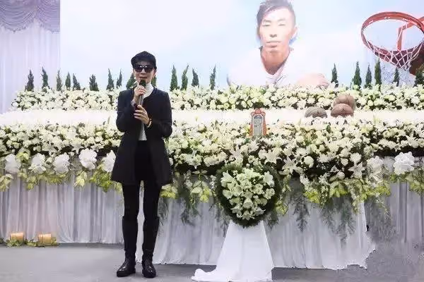 夏台鳳「痛失愛子」隔年連失2至親！遇乞討母子痛哭塞錢：妳很幸福，兒子還在身邊
