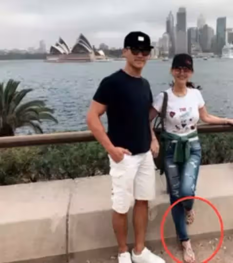 在酒店拍到趙雅芝，嘴角凹陷脖頸皺紋很深，網友：這才是真實的66歲
