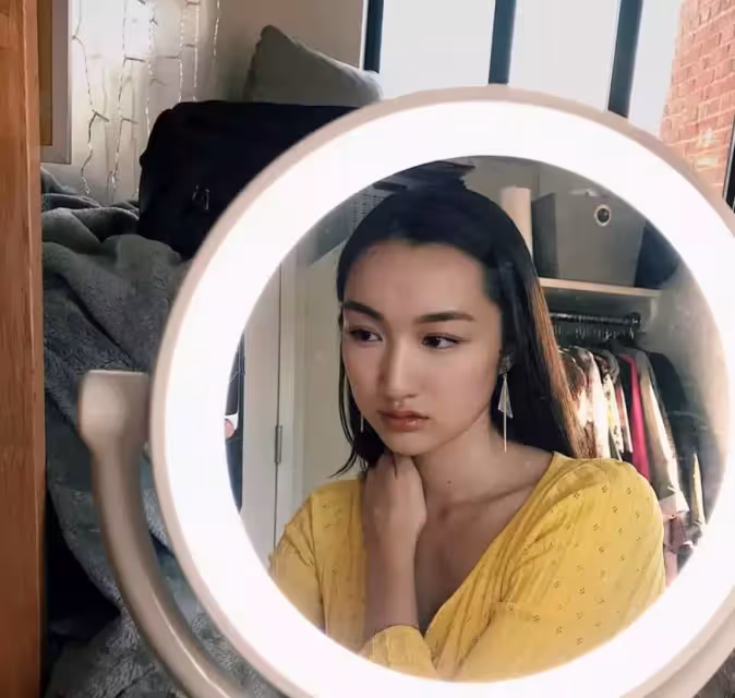 《唐伯虎點秋香》中的冬香才是真美女，「美貌不輸鞏俐」，19歲混血女兒又高又美