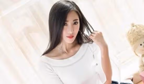 老公是真摳門，在KTV找個女的，連房間都不捨得開，場面不可控