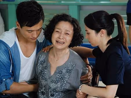 父母給兒子全款買房,卻只給女兒按揭買房,女兒再要十萬父母淚目