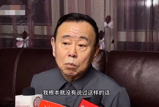 64歲潘長江風波後首現身，神情落寞心事重重，身上落滿雪背影淒涼
