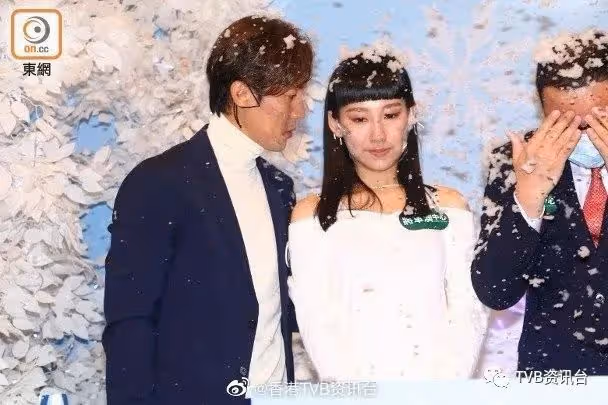 突發！TVB新晉小花淚灑現場，否認工作過勞導致生病跌倒