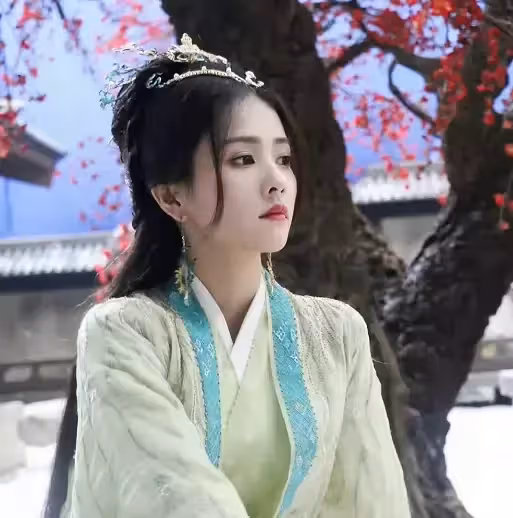 白鹿《長月燼明》造型大賞,和羅雲熙同框太搶眼,讓人怦然心動