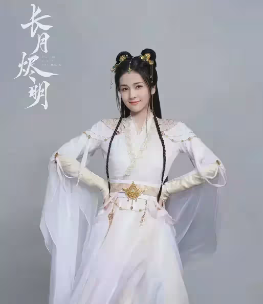 白鹿《長月燼明》造型大賞,和羅雲熙同框太搶眼,讓人怦然心動