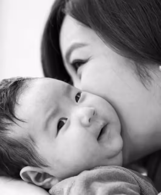 高梓淇前妻曬出近照,4歲兒子罕見出鏡,眉眼像極中國生父