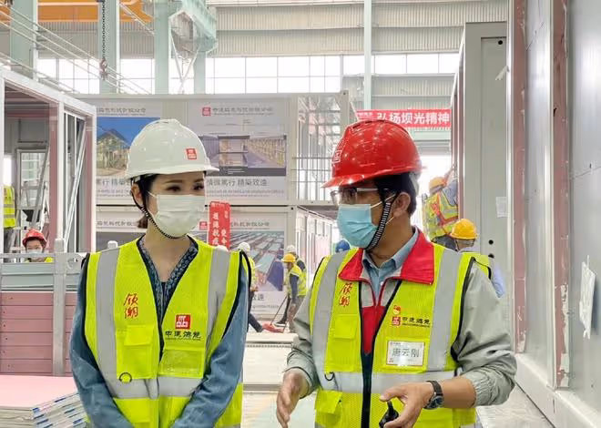 知名港星陳貝兒現身抗疫前線！戴帽深入方艙內，感謝大家對港支援