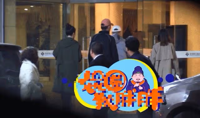 前有馬伊琍後有董璇，他與圈內離婚姐姐們深夜聚餐，怪不得資源好