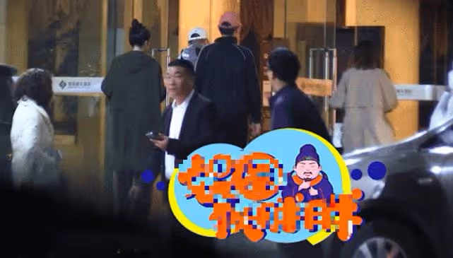 前有馬伊琍後有董璇，他與圈內離婚姐姐們深夜聚餐，怪不得資源好