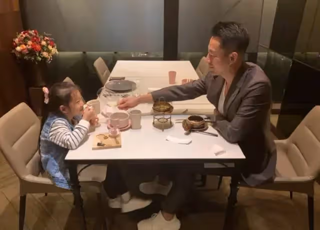 汪小菲喊話想女兒！張蘭被問「要和大S搶撫養權？」　霸氣喊「隔千山萬水誰願意」：要設身處地