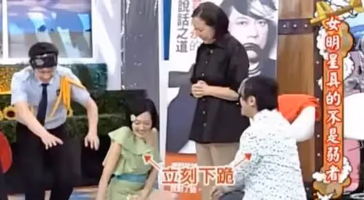 方芳移居1年半，68歲臺灣老戲骨領身份證，對鏡頭公開展示，滿臉藏不住的喜悅