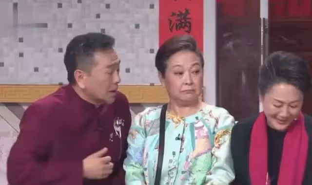 方芳移居1年半，68歲臺灣老戲骨領身份證，對鏡頭公開展示，滿臉藏不住的喜悅