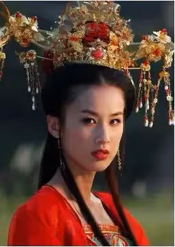 她爆紅與周星馳鬧掰賠600萬，後入豪門1年2億零花錢，為尪前妻兒隱婚8年甘之如飴：婚姻冷暖自知