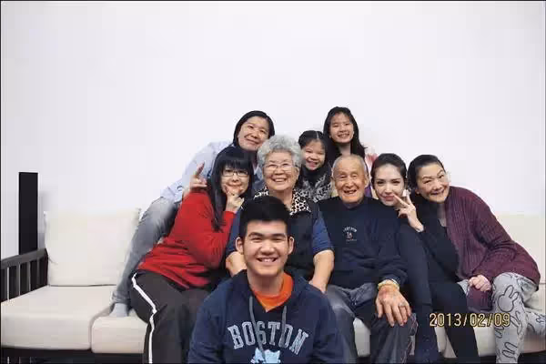 阿公就是我爸，許瑋甯遭問誰是單親小孩自卑舉手，淚謝外公把她當女兒疼：他只關心我吃飽穿暖
