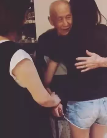 阿公就是我爸，許瑋甯遭問誰是單親小孩自卑舉手，淚謝外公把她當女兒疼：他只關心我吃飽穿暖
