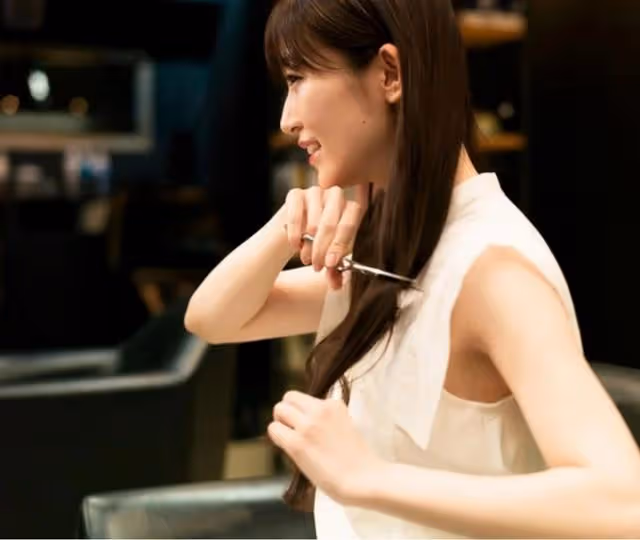 前島亞美寫真集《白群》發售 對「戀愛」充滿熱情