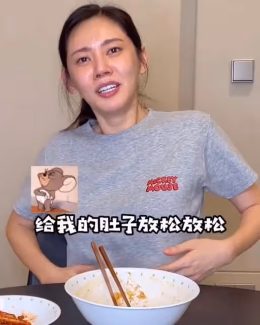 秋瓷炫深夜「放毒」大口吃泡麵,於曉光想嘗遭拒,網友:兩人演戲