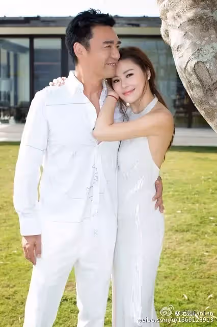 曾自卑趕她走!小20歲妻「負債7億也無懼」從谷底陪伴 鍾鎮濤哽咽「為什麼要跟著我」告白惹淚