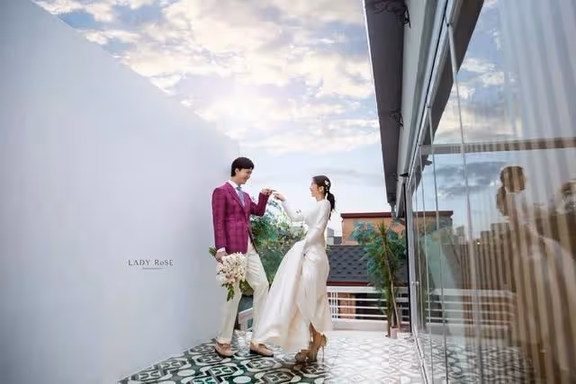 韓流天團成員姐姐婚禮，隊友家人到場祝福彰顯兄弟情深