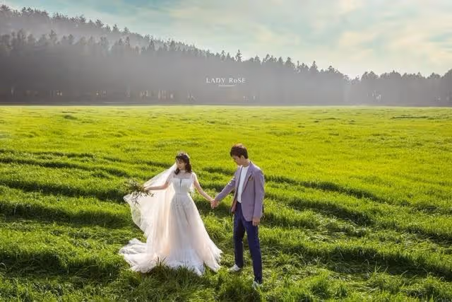 韓流天團成員姐姐婚禮，隊友家人到場祝福彰顯兄弟情深