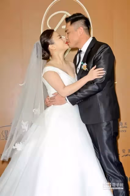 結婚4年流產2次!何嘉文為求子「燒金紙畫小人」到宮廟找法師 淚訴「我留不住孩子」:真的好想生