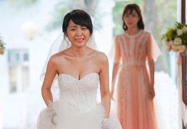 TVB小花獲圈外設計師當眾表白,男方暗戀其11年,並且有穩定女友