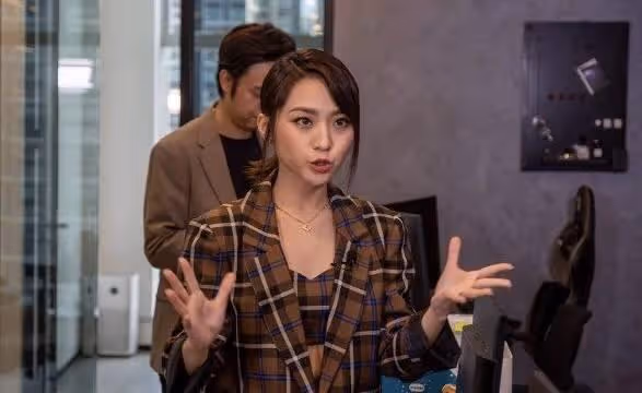 TVB小花獲圈外設計師當眾表白,男方暗戀其11年,並且有穩定女友