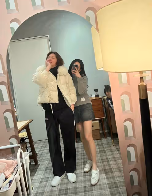 邱淑貞長女赴韓會男偶像，滿身奢侈品大秀美腿，互換衣服顯親密