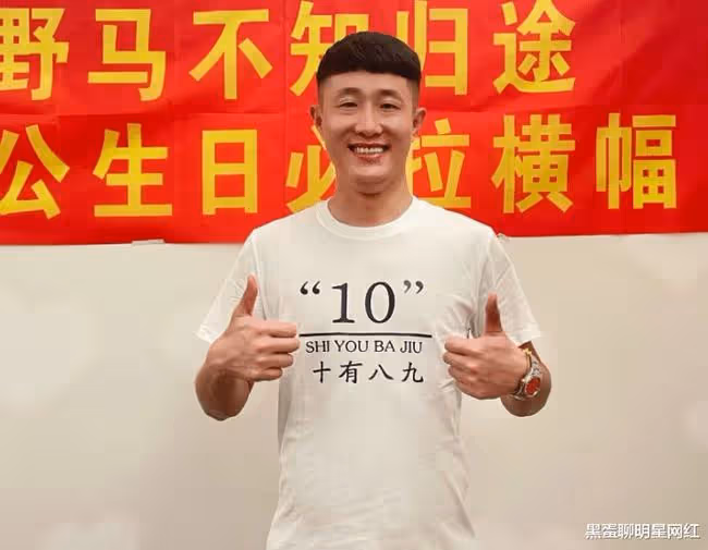 散打哥邀請張二嫂參加活動，卻遭對方拒絕，透露其「害怕老方丈」