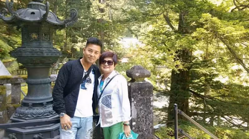 49歲謝承均淩晨逛電視臺「20年回憶歷歷在目」，再忙也盡孝「伴母養病邊演戲」，盼到苦盡甘來：做人要懂得感恩