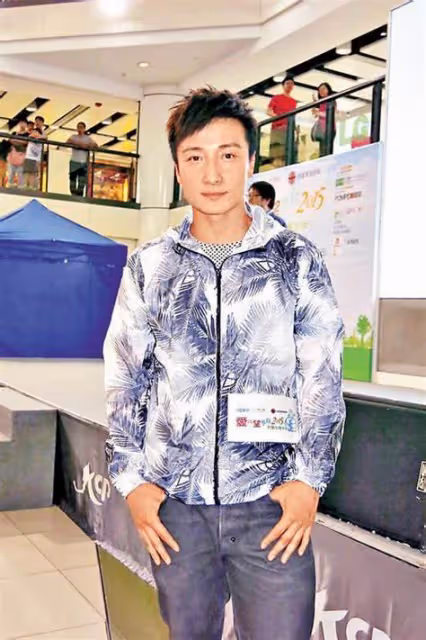 有愛心!香港知名男星為長者送抗疫物資,做義工同時還向前線打氣