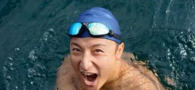 有愛心！香港知名男星為長者送抗疫物資，做義工同時還向前線打氣
