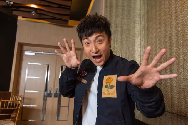 有愛心！香港知名男星為長者送抗疫物資，做義工同時還向前線打氣