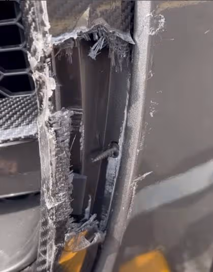 知名男星慘遇車禍!豪車被撞大洞肇事者逃逸,怒飆粗口直呼氣死了