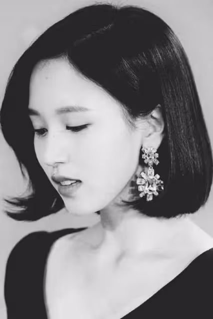 出生日本財閥世家,遠赴韓國靠TWICE出道,卻患上舞台恐懼症
