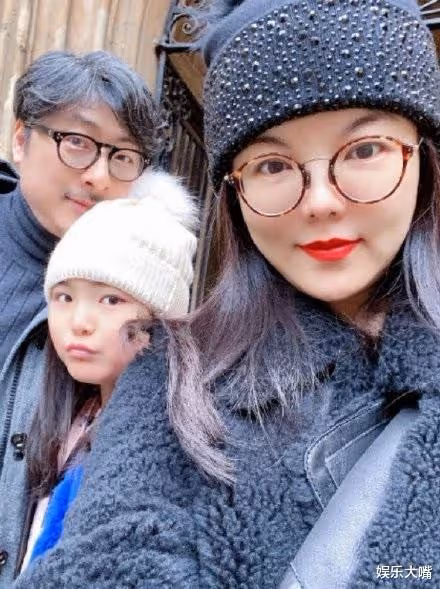 王詩齡現身機場名牌傍身，遭網友吐槽穿著有點老氣，小胖妞兒