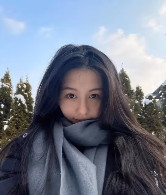 邱淑貞女兒與南韓男星金希澈貼臉合照粉絲:追不到你就追你的女兒