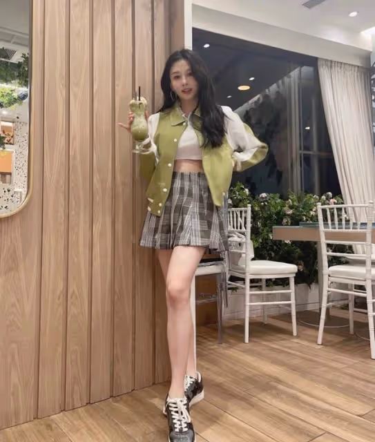 邱淑貞女兒與南韓男星金希澈貼臉合照粉絲:追不到你就追你的女兒