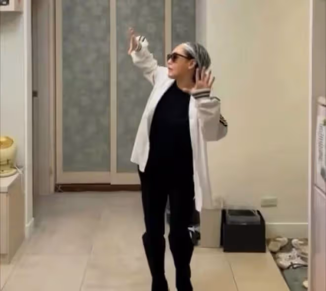 具俊曄直奔大S家,小姨子尬舞歡迎新姐夫,網友:這房子也太破了!一家子戲精!