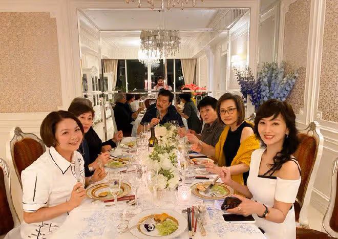 午馬前女友息影后轉行賣保險，內地豪宅意外曝光，裝修奢華似宮殿