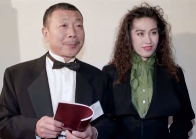 午馬前女友息影后轉行賣保險，內地豪宅意外曝光，裝修奢華似宮殿