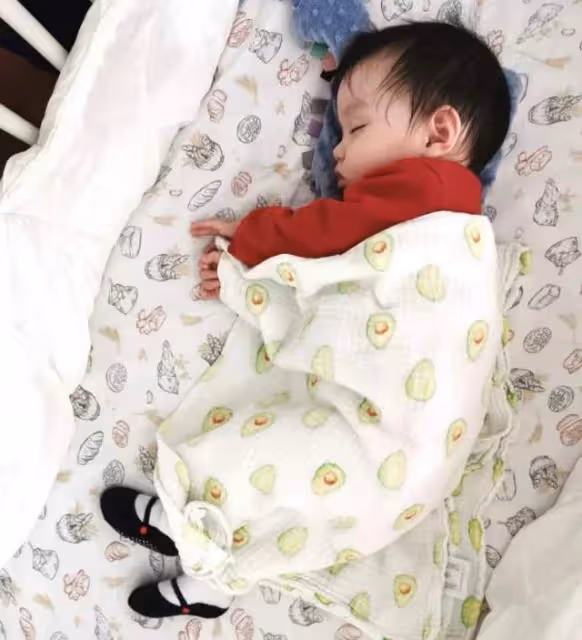 張梓琳罕曬二胎女兒，五官秀氣鼻樑高挺，嫁素人老公九年生兩女