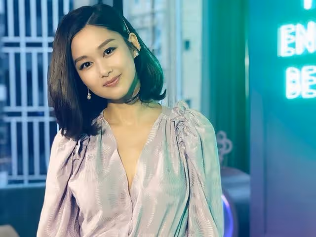 香港知名女星再陷整容疑雲！嘴唇像打了豐唇針，網友：老了20歲