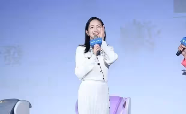 39歲林依晨產後5月身材恢復完美，少女感滿滿，但髮際線後移嚴重